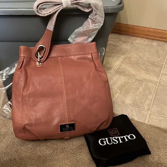 Gustto Purse Style:100607-G Milano Messenger - Picture 2 of 4